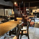 古民家カフェ 繁陽亭 - 店内ひろびろ〜
