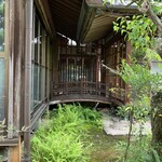 古民家カフェ 繁陽亭 - 茶室に続く渡り廊下