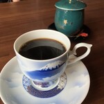 古民家カフェ 繁陽亭 - 食後のコーヒー、奥はお茶