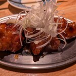 居酒屋 ヨーテル - ハーフサイズの黒酢の酢鶏。一人でつまむにはちょうど良い。ちょっとおまけしてくれました。