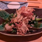 居酒屋 ヨーテル - 三種の葉物のお浸しは喧嘩することなく調和しています。