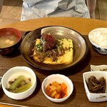おひさま食堂ひなた家 - ひなた家の肉玉定食