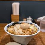 博多醤油ラーメン 月や - パンパンな感じっ！