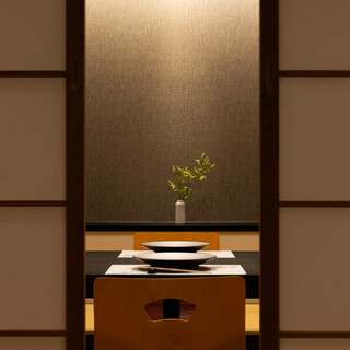 じっくりとお食事が楽しめる大人の隠れ家。