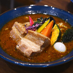 札幌スープカレー JACK - 【豚角煮ベジカレー@税込1,640円】小辛・オリジナルスープ・ライスMS・レモン有 │ 日曜12:59頃訪問