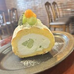 珈琲閣 - ロールケーキ。控えめな甘さがすき