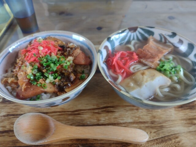 Okinawa Soba Senmon Ten Kazu