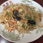 台湾料理龍香苑 - 上海焼きそば。