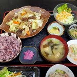 くノ一家 - 牛スジ定食