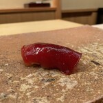 すし家 祥太 - 鮪赤身漬け（和歌山勝浦）