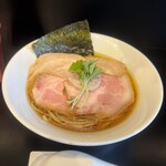 らぁ麺 飛鶏 - 地鶏の生揚げ醤油そば 豚増し
      基本のトッピング+金華豚･黒豚チャーシュー増し