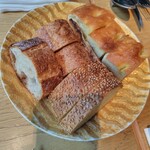 RISTORANTE＆BAR EVOLTA - 自家製パン　店頭で買えます！