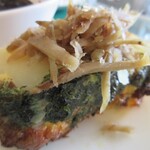 壱弐参 CAFE - 新じゃがを、ジャーマンポテトとオムレツを合わせた一品に仕上げ、青のりをプラス。