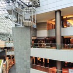 よし澤 - 店外観 遠目（中央の輪っかがお店）