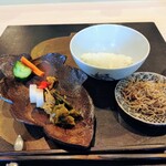 よし澤 - 『食事』⇒ゆめぴりか・じゃこ・漬物・おかか・赤出汁
