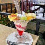 喫茶ボン - フルーツパフェ
