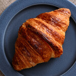 ファクトリー - クロワッサン＠税込330円 │ 日曜13:48頃訪問