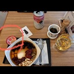 黒猫豆花 - 伝統豆花。左上が麺茶。