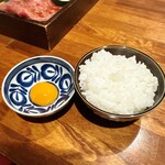 代官山 焼肉かねこ - ライス大と卵黄