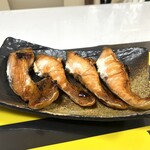 市場食堂 味処たけだ   - 届いた 新巻き鮭を焼いてみた