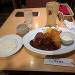 プチ グリル マルヨシ - Cセットハンバーグ、シナモンコロッケ、白身フライ