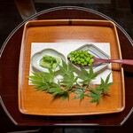 よし町 - ナルコユリ美味しい！
      豆、グリンピースみたいな見た目だけど全然違うよ！！グリンピース嫌いでも絶対好きだよ！