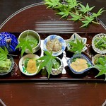 よし町 - 壮観だあああああ！草なんて飾りだろくらいに思ってる私だけど、この草たちは良いぞ！うど木の芽と、あいこと、コシアブラ味噌特に好き！