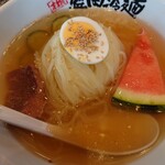 焼肉冷麺やまなか家 - 盛岡冷麺　　キュウリに甘酢で味がついてます