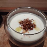 ラチュレ - 新玉ねぎのボタ―ジュのトップには鰹節ならぬ鹿節がのっています！