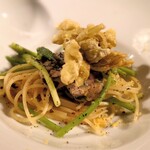 クッチーナ - 山菜のパスタ。今年最後のふきのとうが乗っています♪