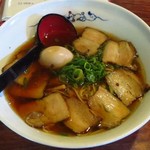 麺処 じゅげむ - 醤油ラーメンにチャーシューをトッピング