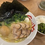 横浜家系ラーメン 吟家 - 