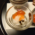 雅味 近どう - ◯じゅんさいとハモの梅肉ソース
この2品、初夏を感じさせる品だよねえ♪

ハモは細かく骨切りされていて

骨が気になることは、当然一切無く
アッサリ梅肉ソースで美味しく食べられた