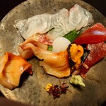 雅味 近どう - ウニは海苔で巻かれ、少量だったけれど

苦みや質の低い味わいは一切無く
甘みシッカリで良質なウニな美味しさだった♪

赤貝は
コリコリ食感で鮮度感も良くて美味しかった