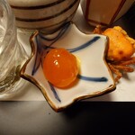 雅味 近どう - ◯卵黄の味噌漬け
生の卵黄を味醂、味噌に漬けて
水分が滲み出ているだろうから少し固形化していて
味噌感もほんのり程度なので、ごはんと合わせなくても
丁度良い味わいで美味しかった