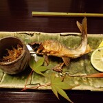 雅味 近どう - 曲げて焼かれているのに、奥まった部分も
満遍なくコンガリと炭火焼きされていて
その香ばしさが良い感じで
ワタは抜かれているけれど、残った苦みが心地良く