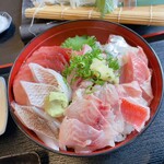 民宿 いなほ - 海鮮丼　ボリュームあります！