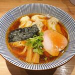 中華soba いそべ - 黒旨ニコニコワンタン麺 1,050円 ※肉ワンタン2個＋エビワンタン2個入りです（中華soba いそべ）