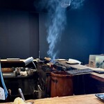 鳥重 - 店内風景　焼き場