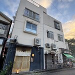 鳥重 - お店が入るビル外観