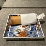 ON the TABLE CHINESE - 