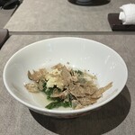 ON the TABLE CHINESE - 