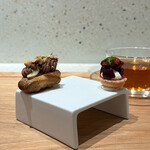 Haruka Murooka - さくらんぼと苺のマカロン／チョコバナナ
      Cherry strawberry macaron/Chocolate banana