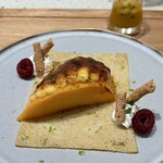 Haruka Murooka - 厚切りマンゴーのクレープ
      Thickly sliced mango crepe