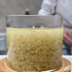 Haruka Murooka - 熊本の吉田農園さんが育てる、〝エルダーフラワー〟の花を摘み、自家製のシロップにしたのがこれ。
      この日は、このシロップを炭酸水で割りいただきました♪