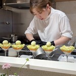 Haruka Murooka - メロンパフェ作成中
