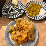 立呑み 晩杯屋 - つまみ