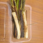 深谷農園 道の駅おかべ店 - これがねぎ焼！胡椒と醤油があります