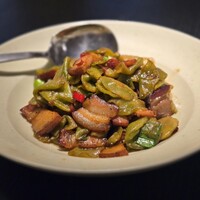 湘南飯店 - 干し茎レタスと燻製肉の炒めもの
