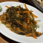 酒とツマミ ちゅんま - 長芋と松前漬け